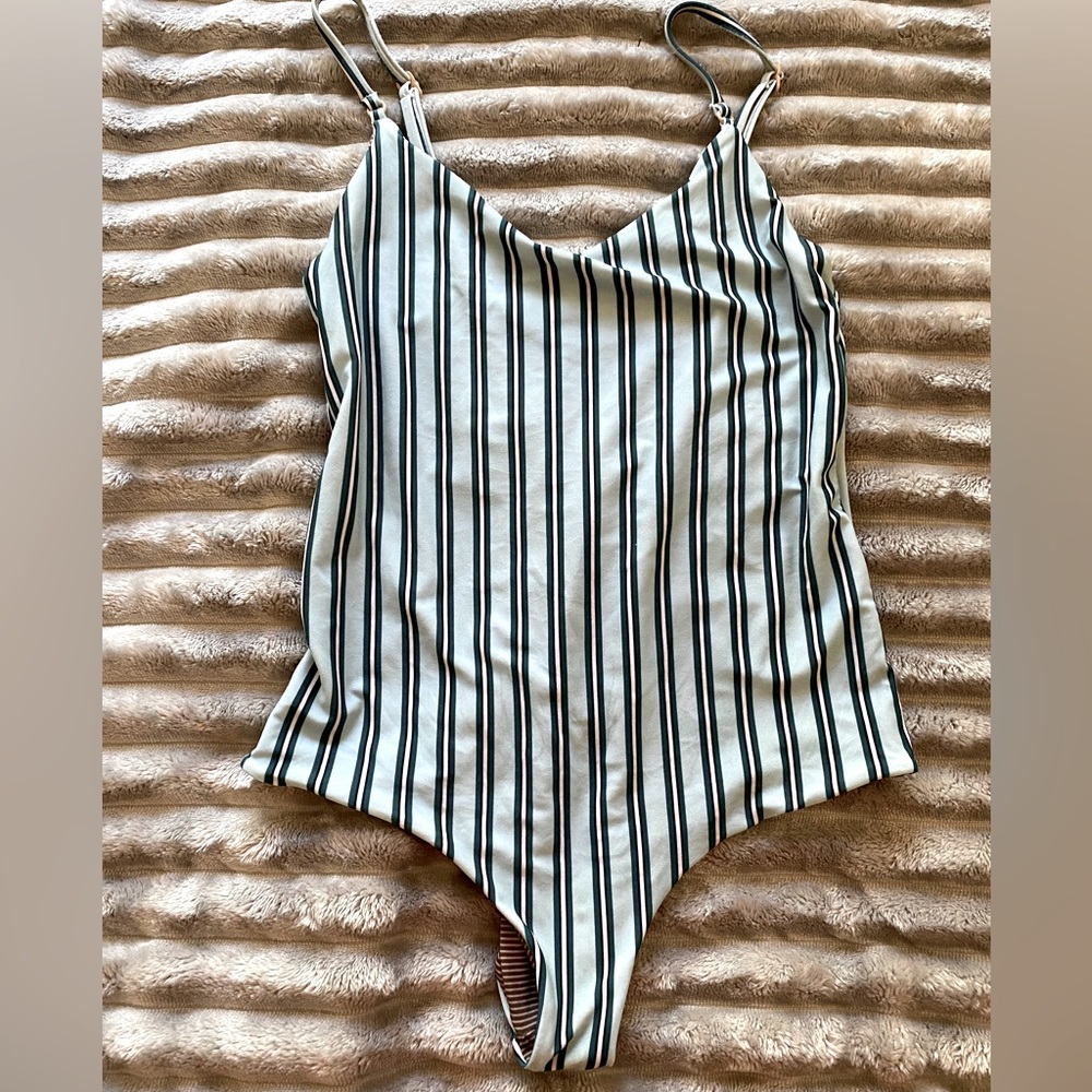 acaica size small